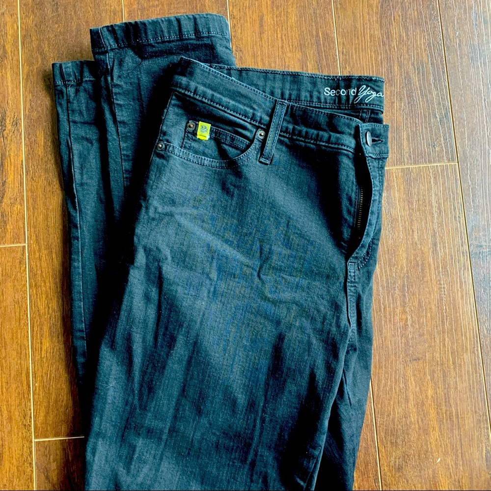 MADE IN CANADA DARK WAS HIGH RISE JEANS